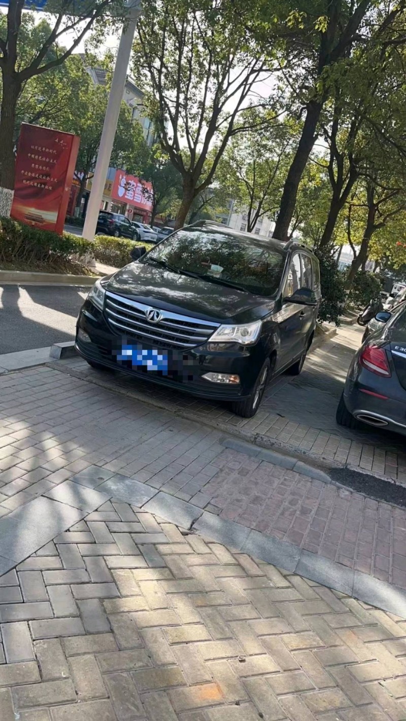 北京18年北汽威旺M50F1