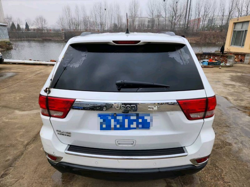 潍坊13年Jeep大切诺基7