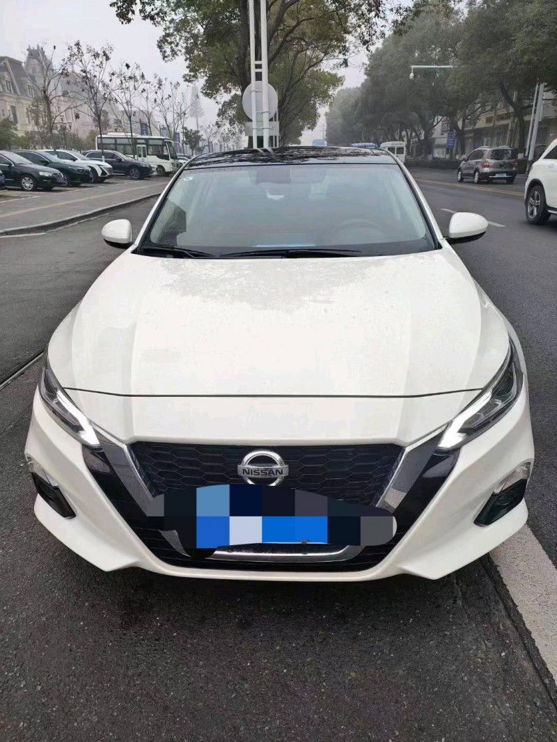 宜昌22年日产天籁1