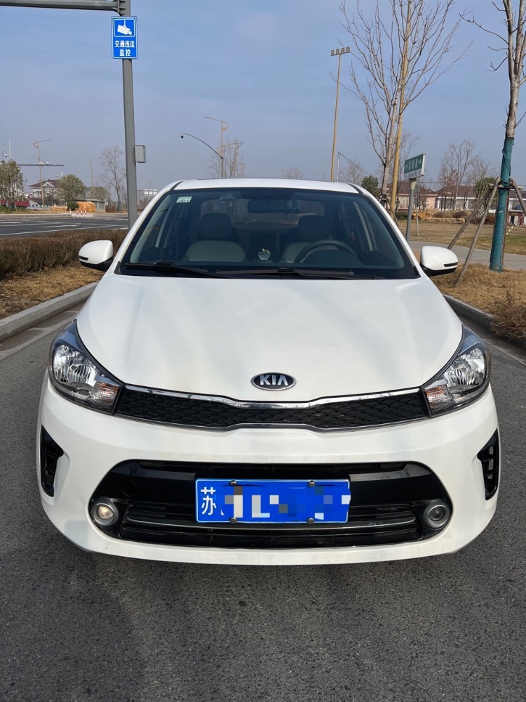 泰州19年起亚焕驰7