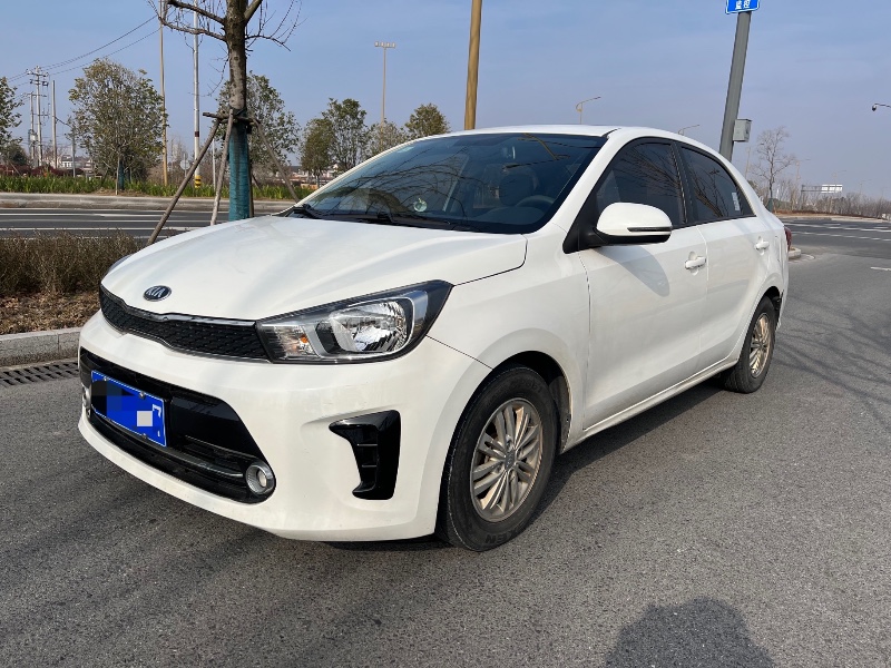 泰州19年起亚焕驰6