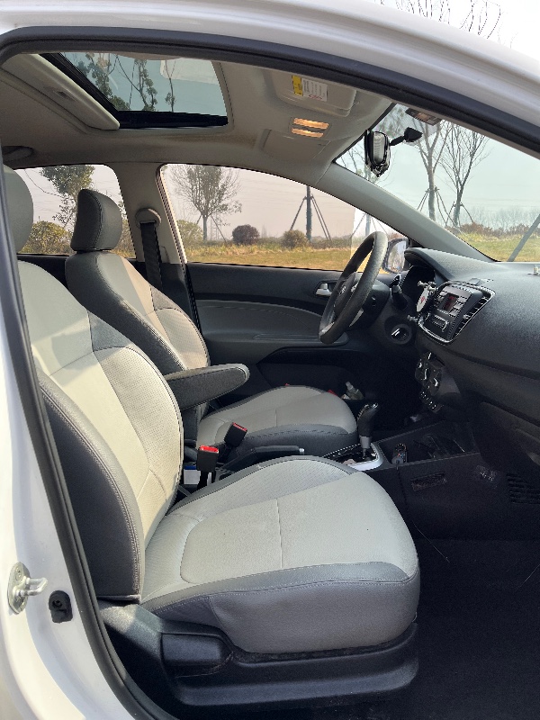 泰州19年起亚焕驰3