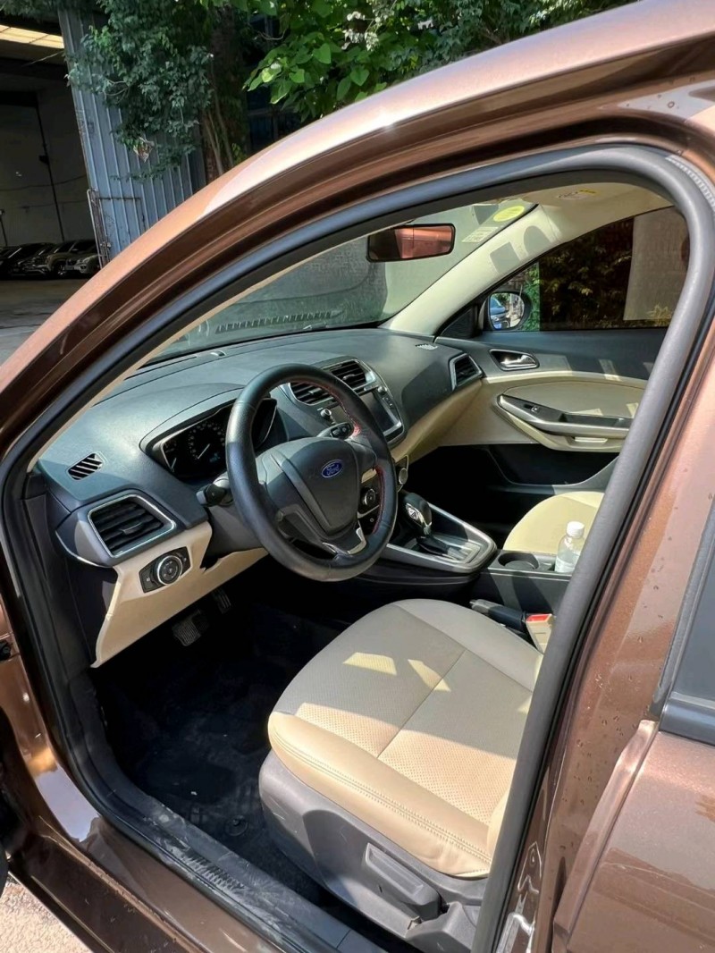 沈阳15年福特福睿斯8