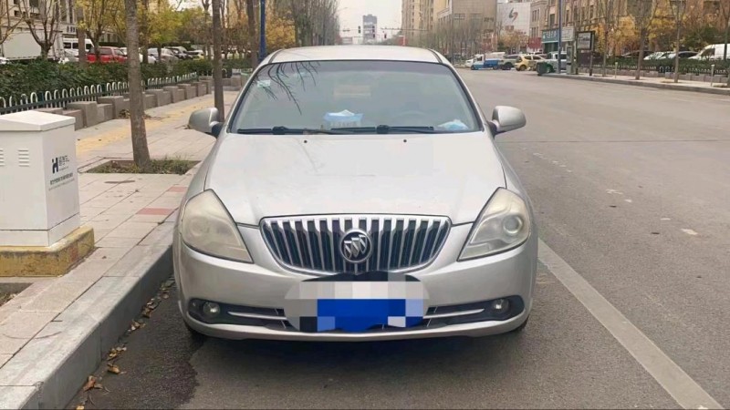 潍坊13年别克凯越1