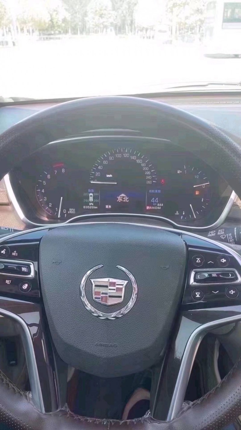 北京15年凯迪拉克SRX2
