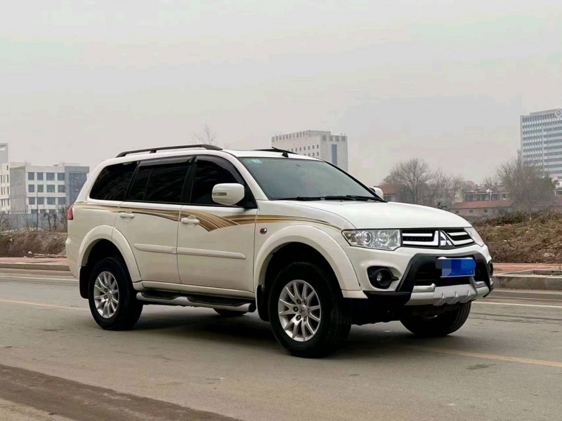 北京14年三菱帕杰罗3
