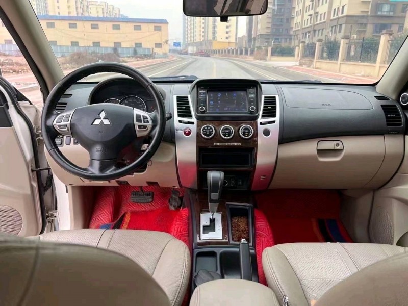 北京14年三菱帕杰罗5