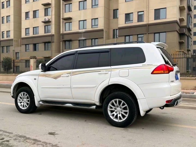 北京14年三菱帕杰罗7