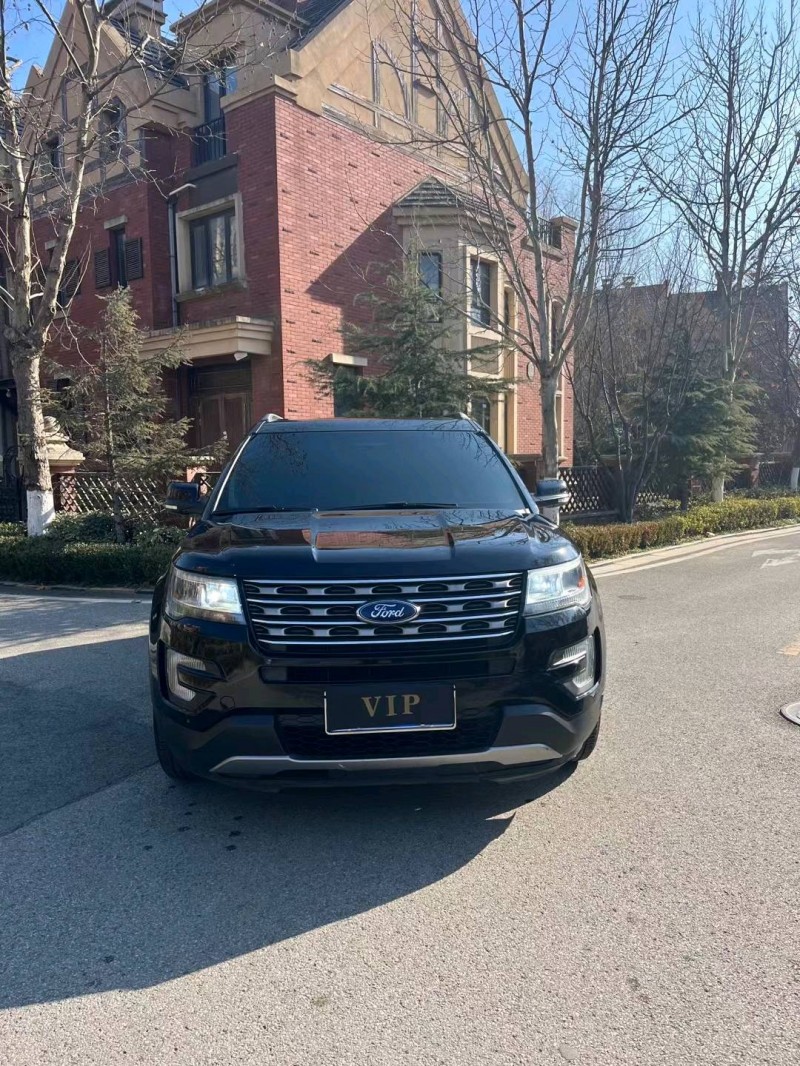 青岛17年福特探险者1