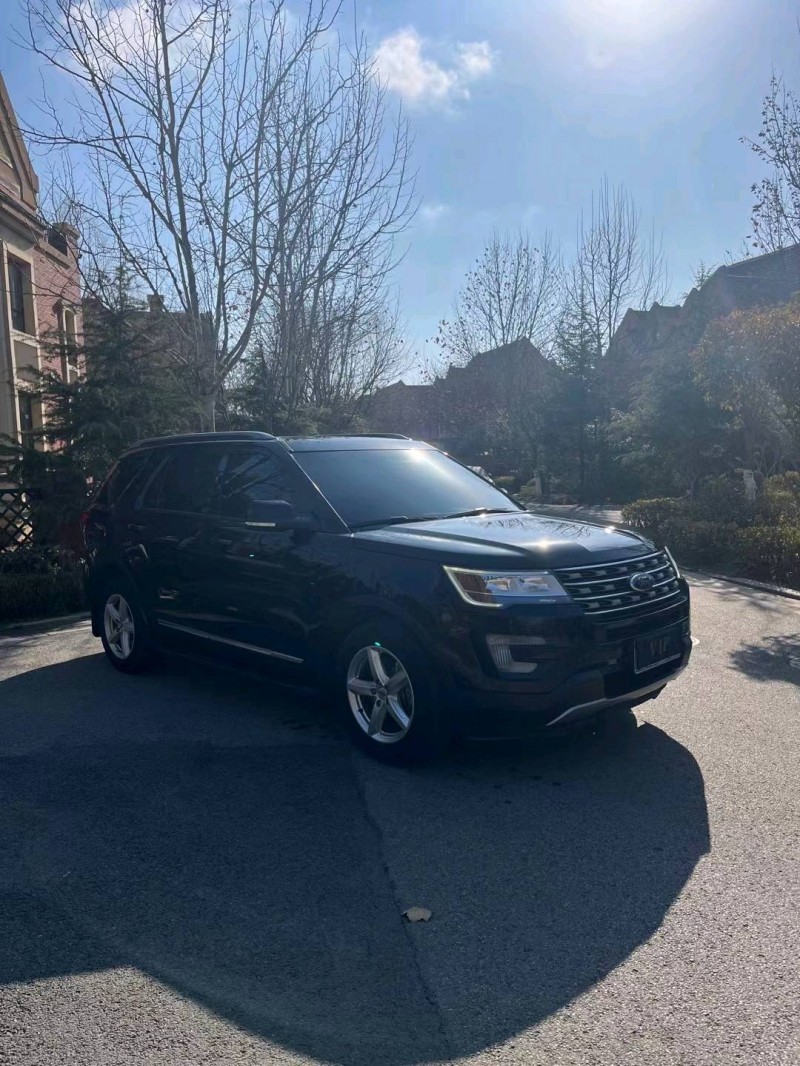 青岛17年福特探险者2