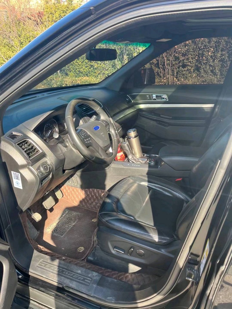 青岛17年福特探险者4