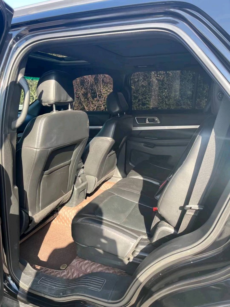 青岛17年福特探险者5