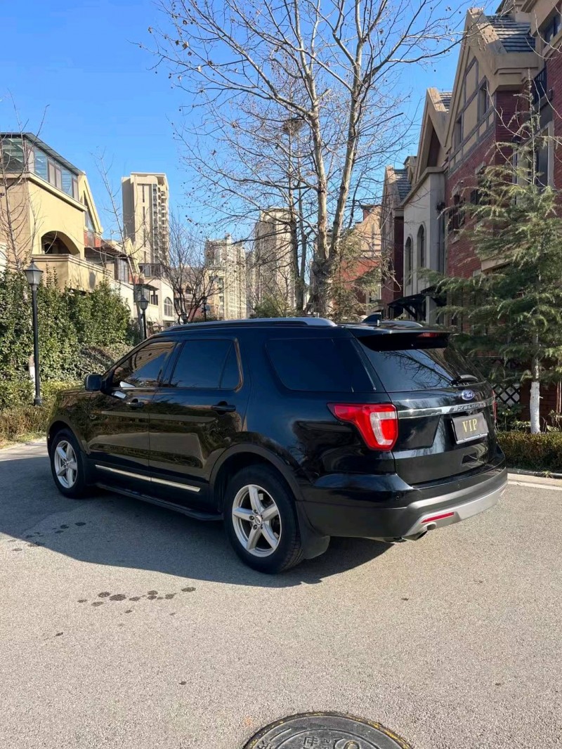 青岛17年福特探险者8