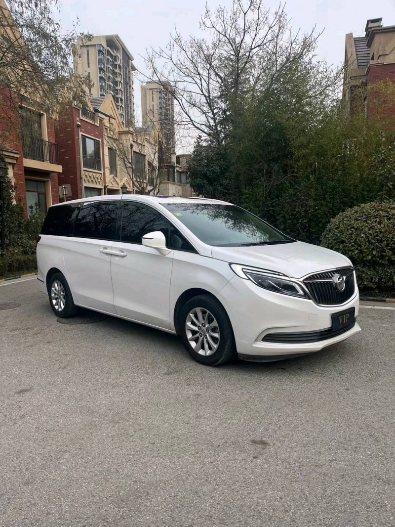 青岛17年别克GL82