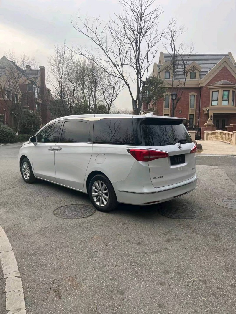 青岛17年别克GL88