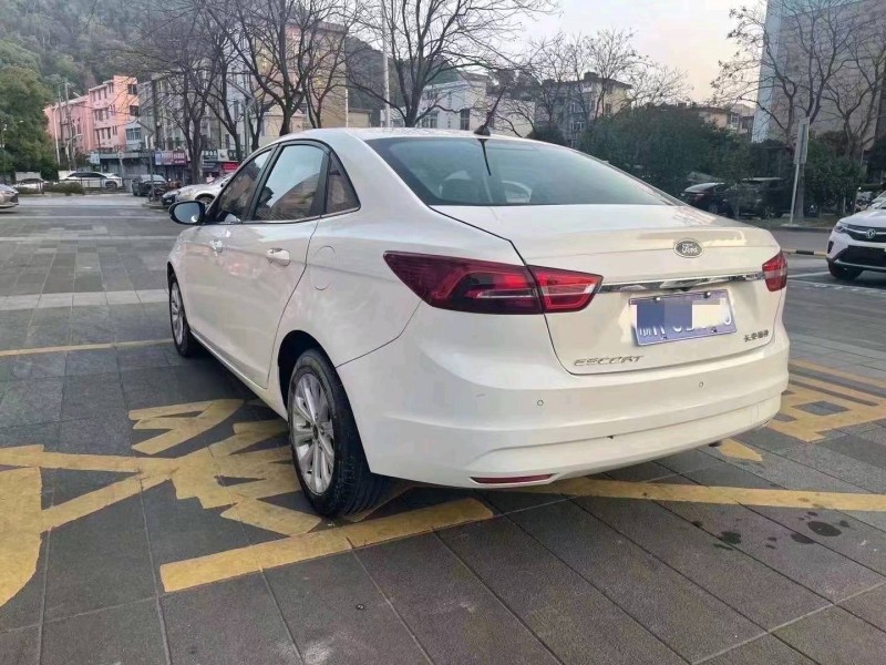 嘉兴18年福特福睿斯7