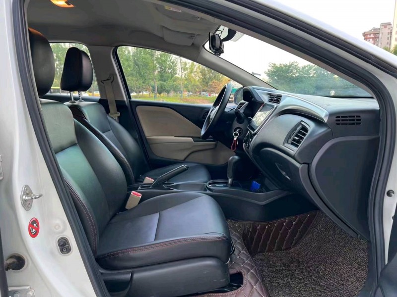 广州17年本田锋范4