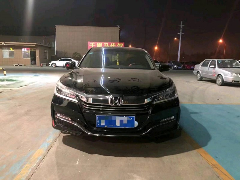 青岛16年本田雅阁1