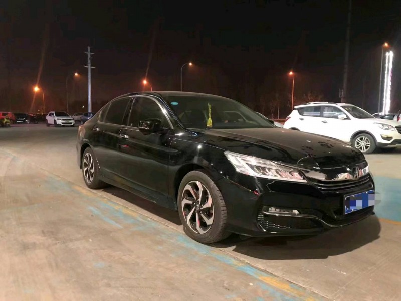 青岛16年本田雅阁2