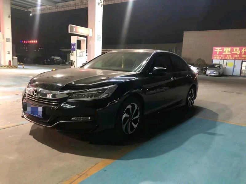 青岛16年本田雅阁3