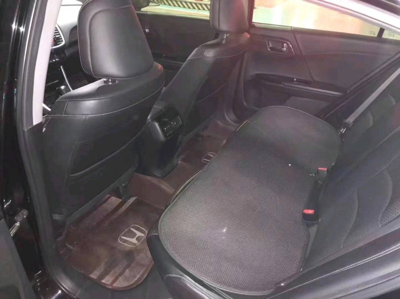 青岛16年本田雅阁7