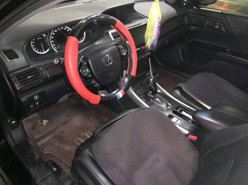 青岛16年本田雅阁8