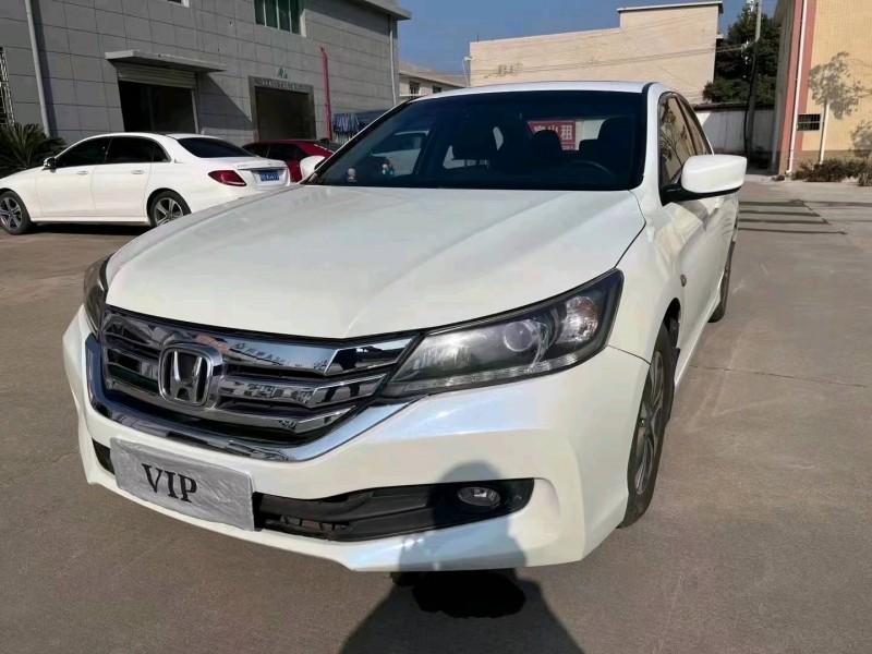 宜春16年本田雅阁3