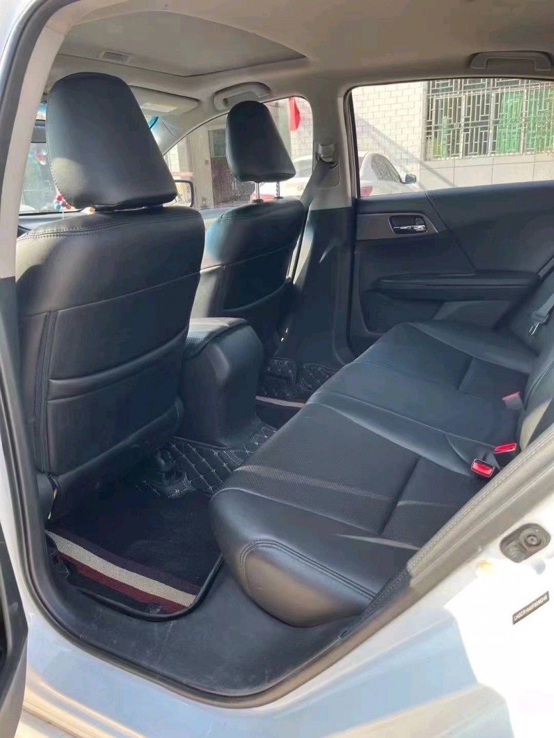 宜春16年本田雅阁5