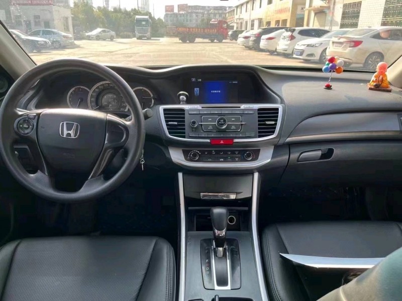 宜春16年本田雅阁4