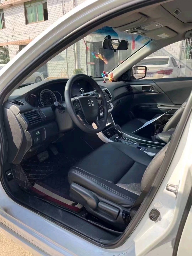 宜春16年本田雅阁6