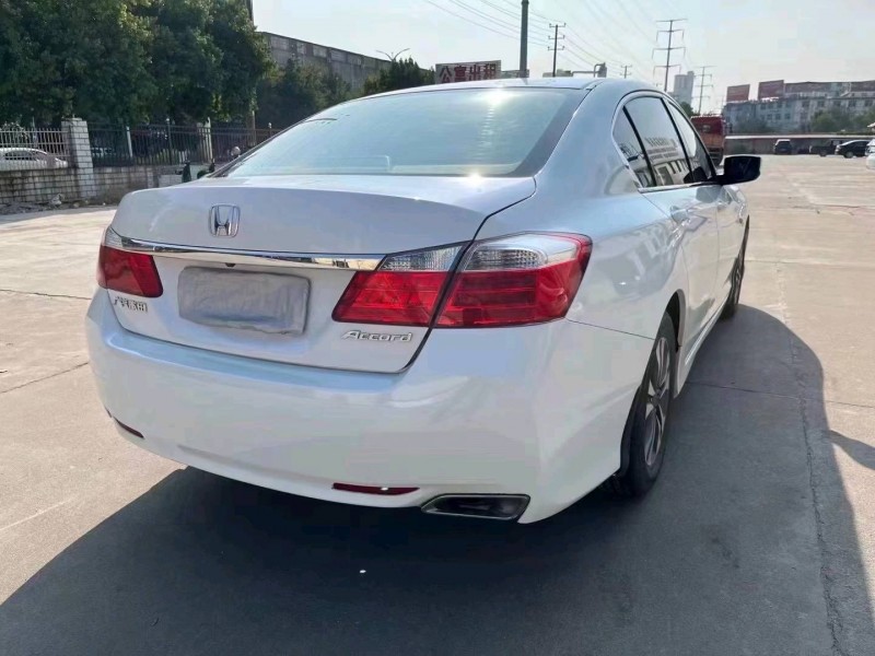 宜春16年本田雅阁8