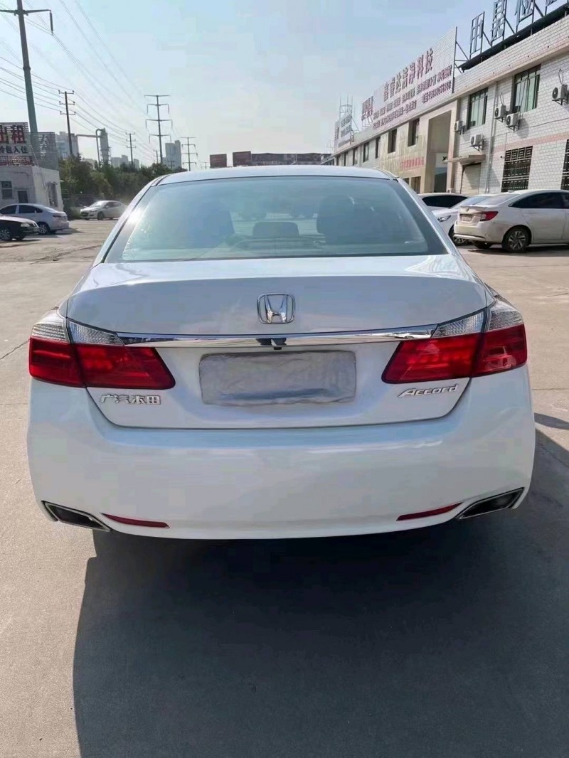 宜春16年本田雅阁9