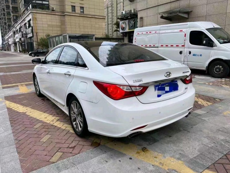 嘉兴15年现代索纳塔八9