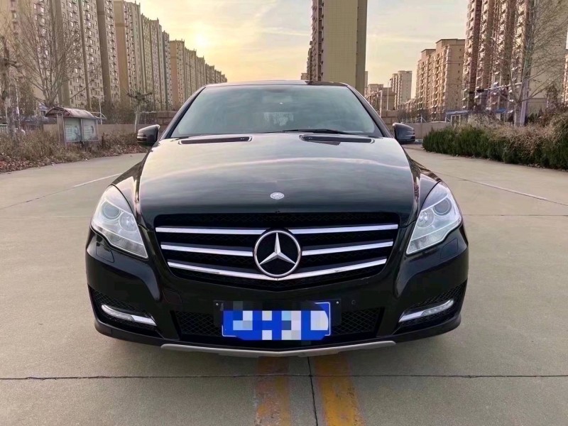 东营17年奔驰R1