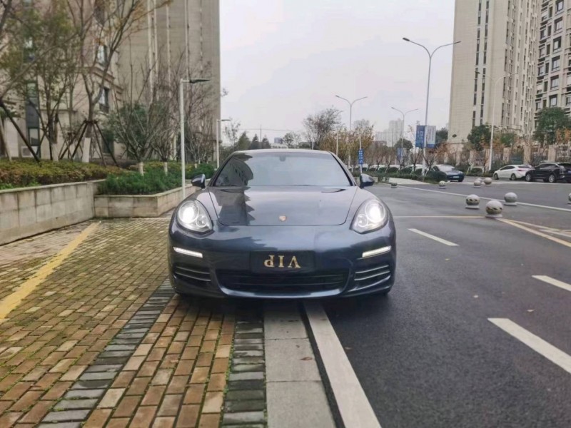 苏州14年保时捷帕拉梅拉1