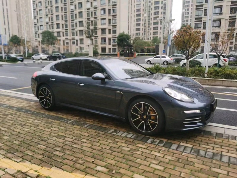 苏州14年保时捷帕拉梅拉2