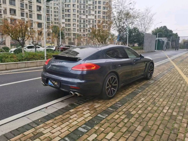 苏州14年保时捷帕拉梅拉8