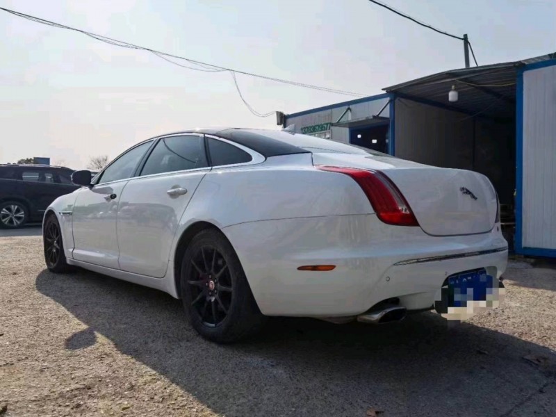 邯鄲15年捷豹XJ9