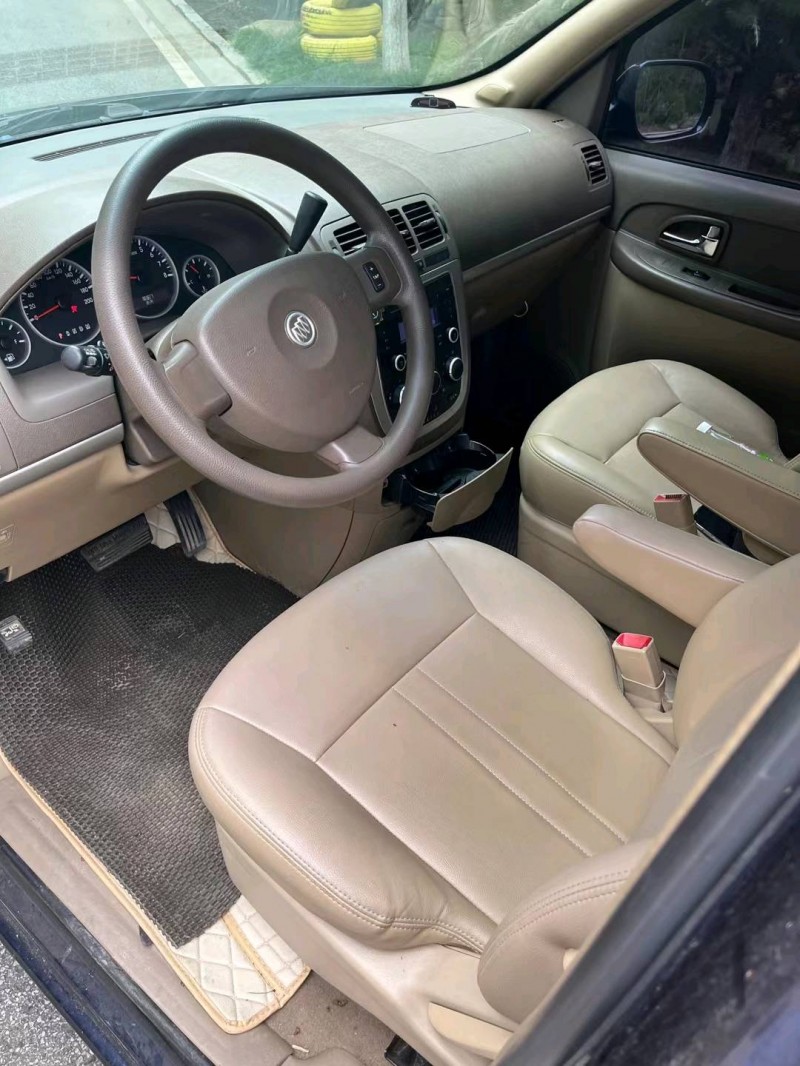 青岛16年别克GL84