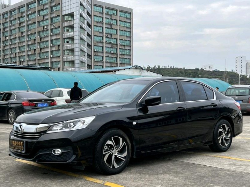东莞17年本田雅阁7