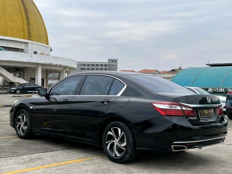 东莞17年本田雅阁6