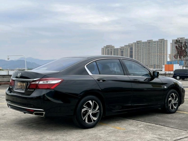 东莞17年本田雅阁8