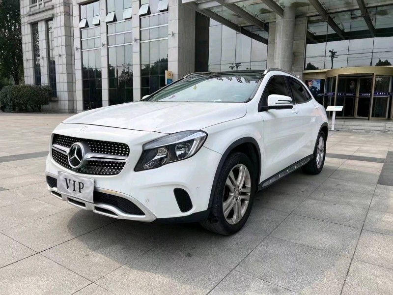 枣庄17年奔驰GLA8