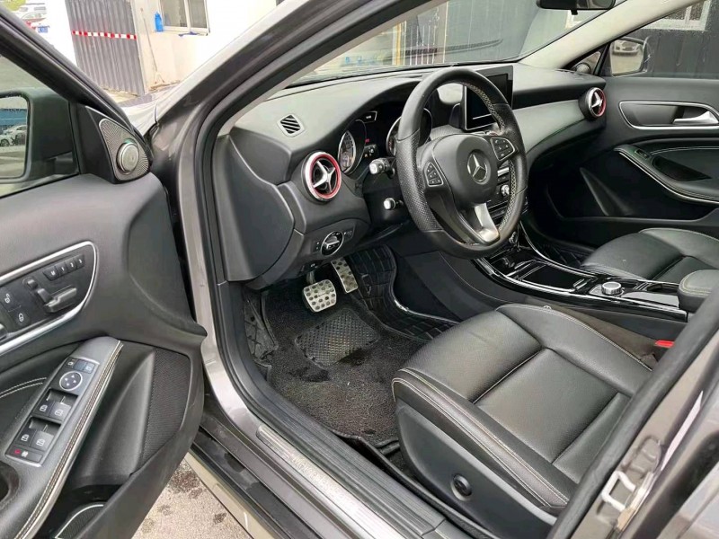 宜昌17年奔驰GLA3