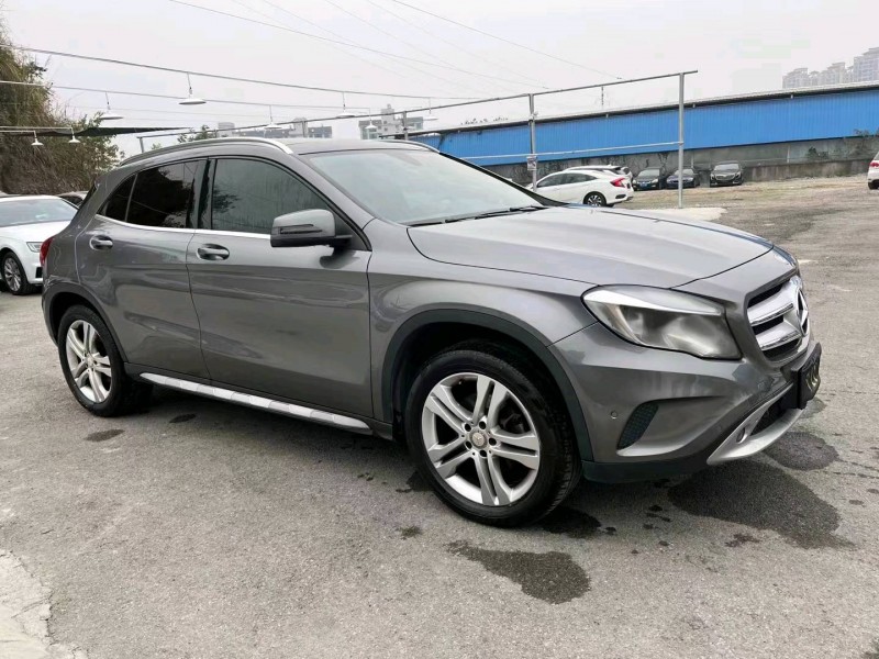 宜昌17年奔驰GLA8