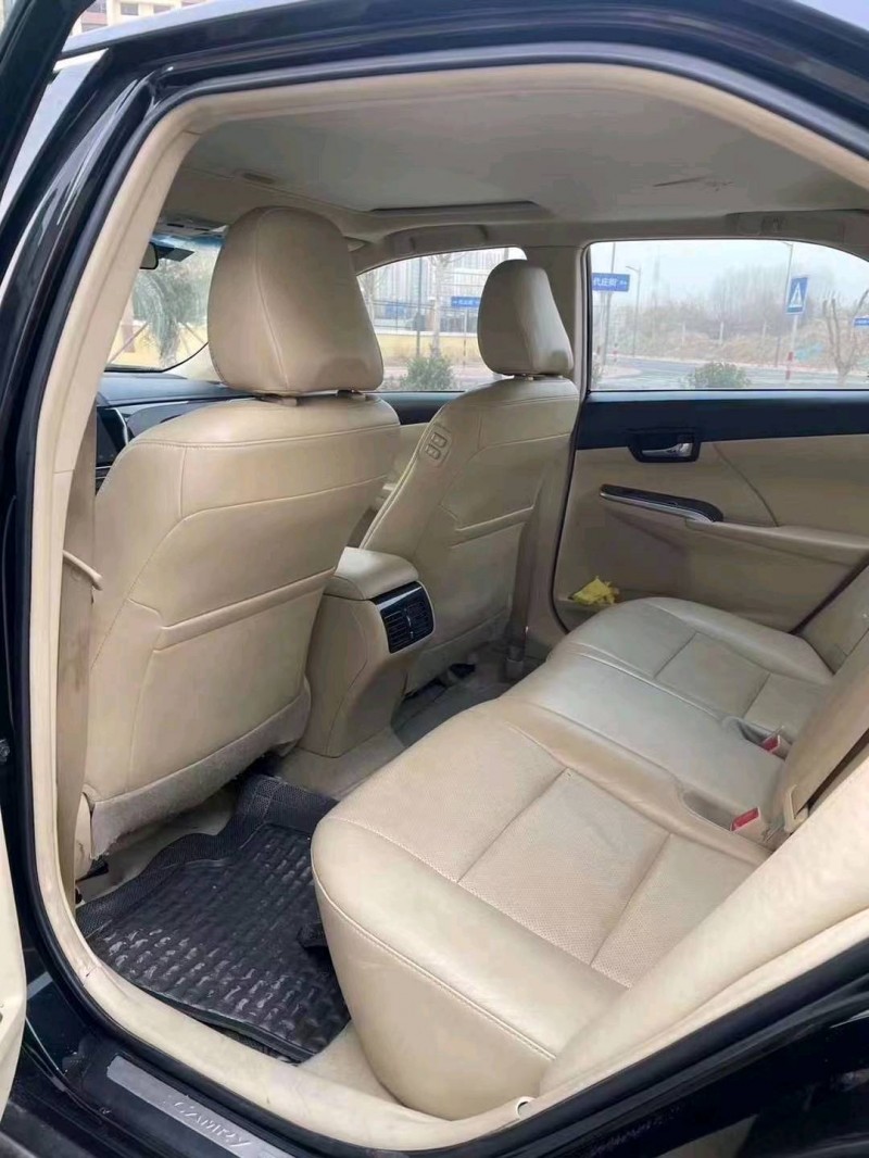 济南16年丰田凯美瑞6