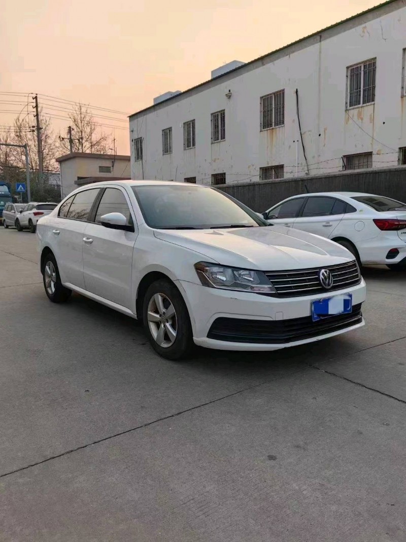 东营16年大众朗逸8