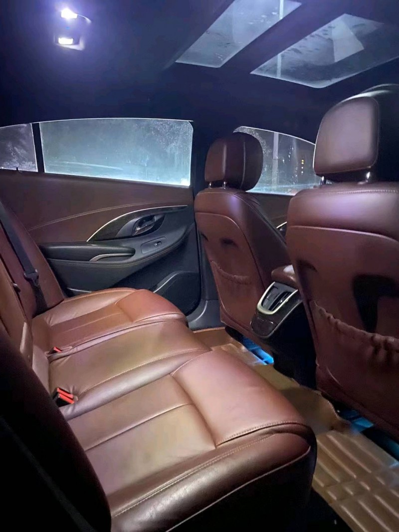 青岛15年别克君越3