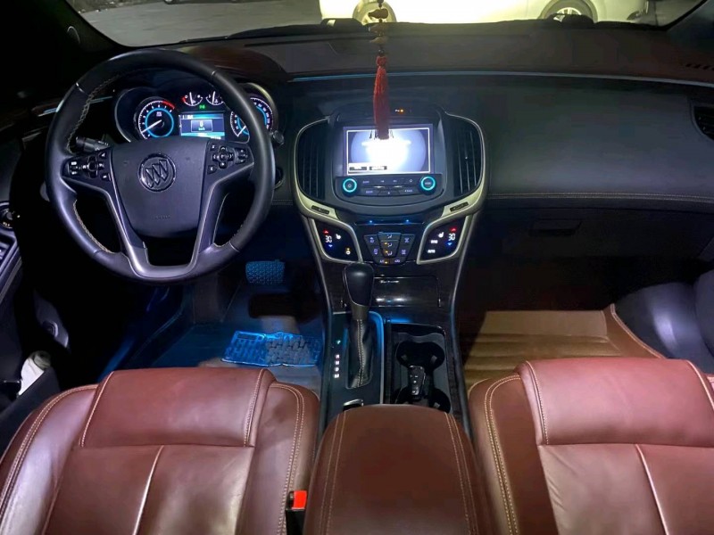 青岛15年别克君越5