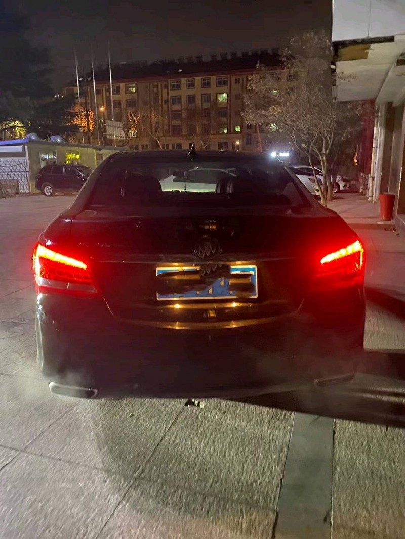 青岛15年别克君越9